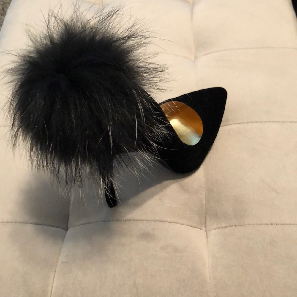 **SOLD** Sexy black heel with a faux fur accent - Picture 2 of 3